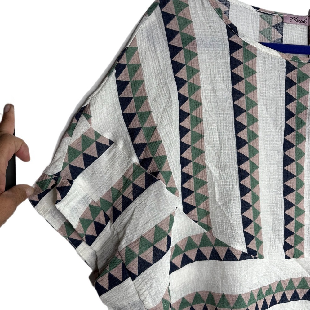 Geometric Patterned Women's Top - Picture 3 of 11